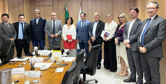 Integrando comitiva da FNP, prefeito Colbert Filho participou de reunião com ministra da Saúde