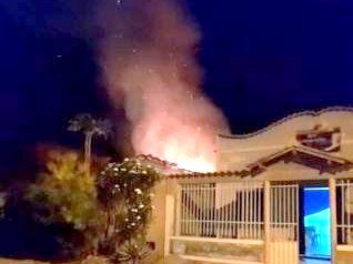 Homem ateia fogo na própria casa após esposa pedir medida protetiva