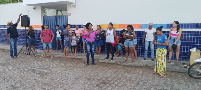 Pais denunciam obra inacabada na Escola Antônio Carlos Pinto no Papagaio - ft Paulo José - Acorda Cidade