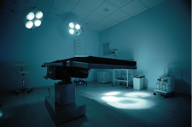 DPT - médico - legista - sala de autópsia freepik