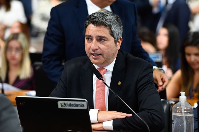 Carlos Portinho apresentou relatório favorável à PEC 66/2023, de Jader Barbalho; texto segue para o Plenário