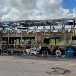 Veículo de transportes pega fogo durante viagem de Feira de Santana a Fortaleza