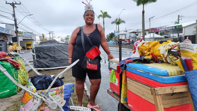 Barraqueiras arrumam materiais para volta para casa e avaliam vendas na Micareta: 'Foi desorganizado'