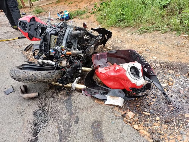 Motocicleta fica destruída após acidente no interior da Bahia