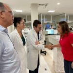 Secretária Roberta Santana visita hospitais