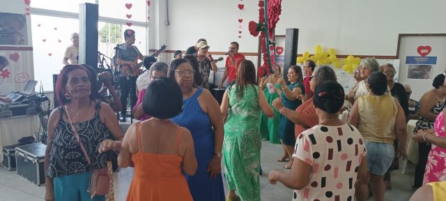 Centro Dona Zazinha realiza Baile Dançante para homenagear Dia das Mães