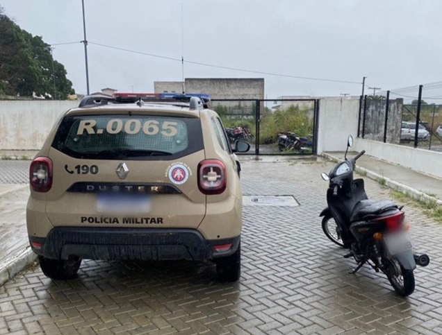 Guarnição da 65ª CIPM recupera motocicleta roubada em Feira de Santana