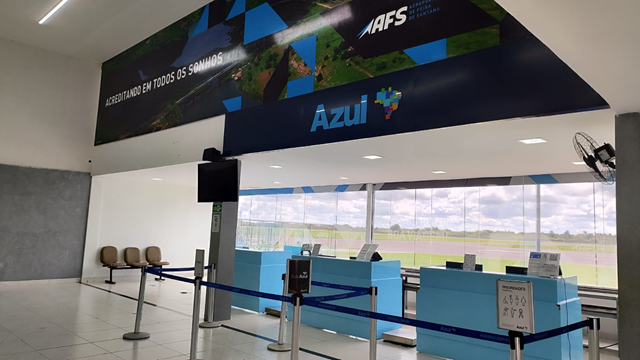 Reunião entre Azul e autoridades do estado busca reverter suspensão de voos em Feira de Santana