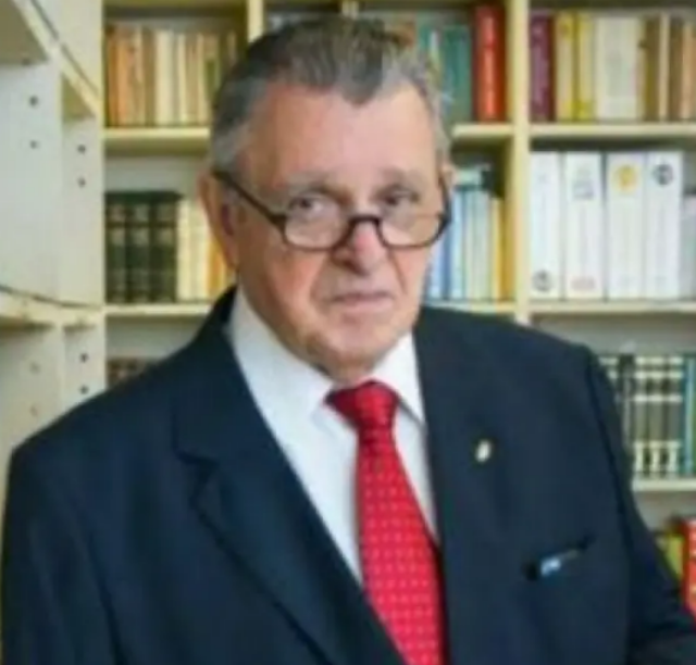 Advogado Aurélio Pires-