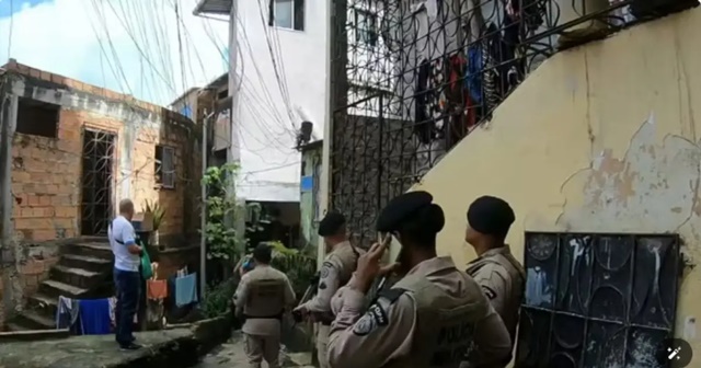 PM prende quatro homens e liberta três reféns no Engenho Velho de Brotas em Salvador