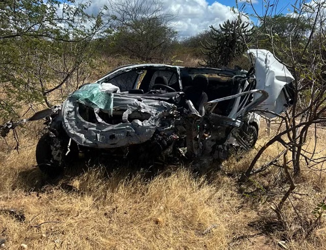 Motorista morre e prefeito de cidade da Bahia fica ferido após acidente de carro