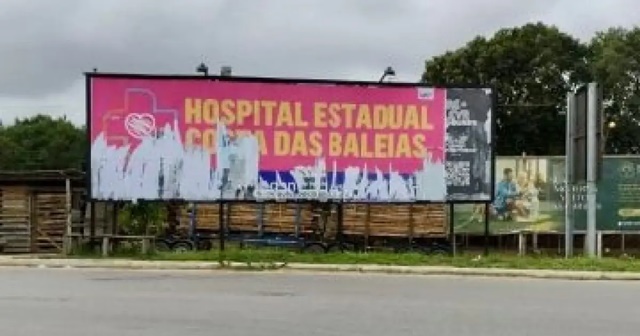 Outdoors do Hospital Estadual Costa das Baleias, em Teixeira de Freitas, sofrem vandalismo