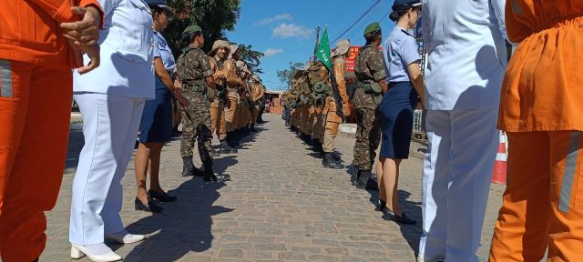 Desfile em comemoração ao 2 de julho, data em que é celebrada a independência do Brasil na Bahia