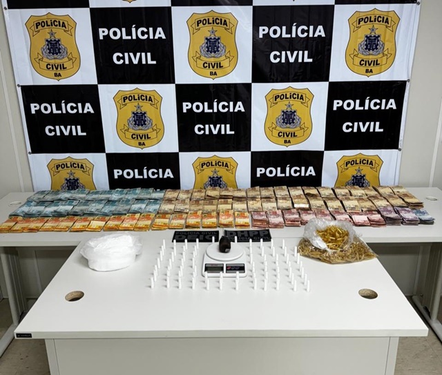 Ação da Polícia Civil em Salvador apreende R$ 180 mil e um quilo de cocaína