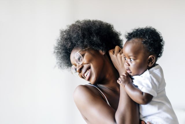 mulher negra bebê negro mãe mulher com criança no colo