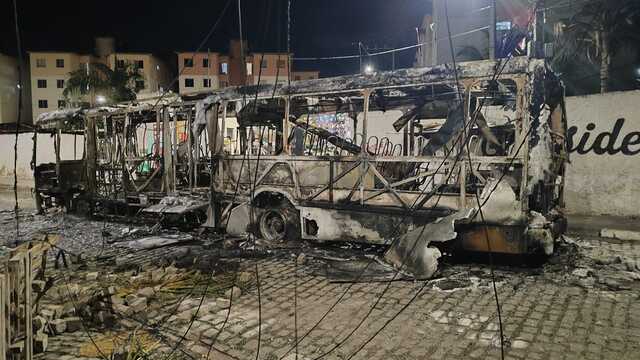 ônibus incendiado no bairro Conceição (2)